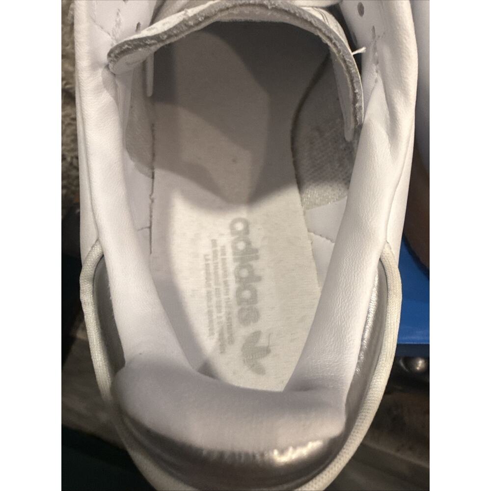 Adidas Samba Low-Top Sneakers In White/Metallic Silver Women's Size 7 JQ8412 - Picture 9 of 9